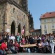 Otro grupo de peruanos y andinos, amigos viajeros, en el Castillo de Praga, abril de 2014
