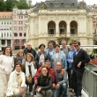 Grupo de Rosa delante del teatro de Karlovy Vary (Balneario de Carlos) nuestra 2a ciuda más visitada después de Praga el 15 de julio del 2016