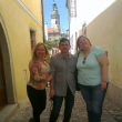 Con Juan y Michelle de Cozumel muy buenos clientes de México en Český Krumlov junio 2014. La foto siempre me va a ser de acurdo como divino lo pasamos por ser ustedes muy buena gente y el lindo tiempo que nos hizo. Gracias por todo. Abrazo Karolína