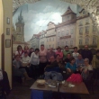 El 9 de diciembre de 2016 con el grupo simpático de Segovia continuando goznado su estancia en Praga en el tour conmigo por las 3 cervecerías típicas (tour de la cerveza) en una de ellas que se encuentra en un sótano de antigua Praga del siglo 13.